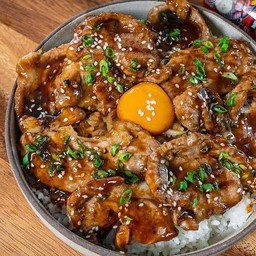 ข้าวยากินิกุเนื้อ