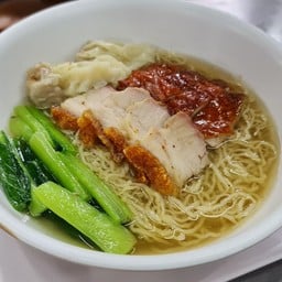 บะหมี่เกี๊ยวเป็ดย่าง และ หมูกรอบ น้ำ