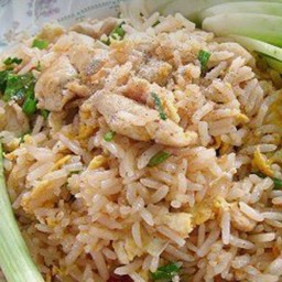 ข้าวผัดไก่ชิ้น