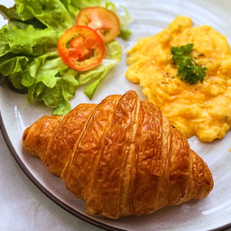 Croissant Plain + scrambled eggs