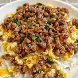 ข้าวไข่ขยี้+หมูกะเทียมพริกไทย