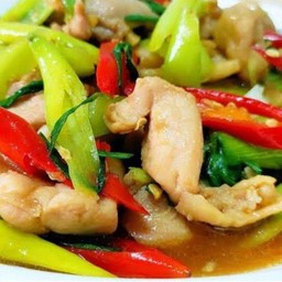 ไก่ผัดพริกหยวกราดข้าว