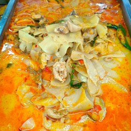 แกงคั่วหน่อไ้ดองใส่ไก่