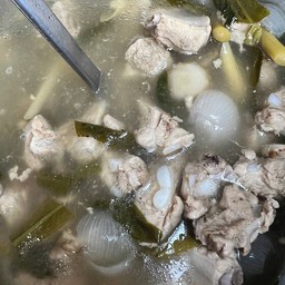 ต้มแซ่บซี่โครงหมู (กับข้าว)