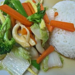 ข้าวราดผัดผักรวม(ไม่เนื้อสัตว์)