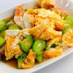 บวบผัดไข่-กุ้ง