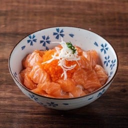 ข้าวแซลมอนหั่นเต๋า ฟรีซุปมิโสะ