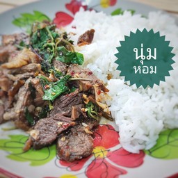 กะเพราเนื้อตุ๋นนุ่มๆ ราดข้าว