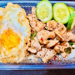 ข้าวกระเพรา  (ไม่รวมไข่ดาว)เลือกเนื้อสัตว์ได้ค่ะ