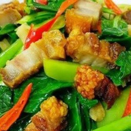 คะน้าหมูกรอบ กับข้าว