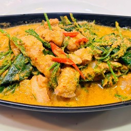 แกงคั่วหมูสามชั้นใบชะพลู