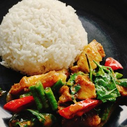 ผัดพริกแกงหมู ราดข้าว