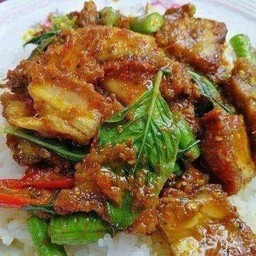 พริกเผาหมู ราดข้าว