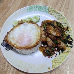 กะเพราหมูกรอบ