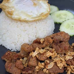 ข้าวหมูทอดกระเทียม