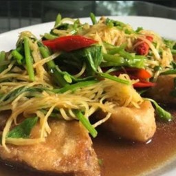 ปลากระพงผัดขึ้นฉ่าย