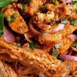ยำไก่แซ่บ
