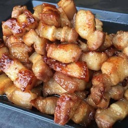 ข้าวราดหมูสามชั้นคั่วเค็มไข่ดาว