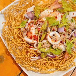 ยำหมี่กรอบ