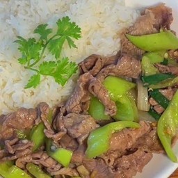 หมูหมักผัดพริกหยวกน้ำมันหอย