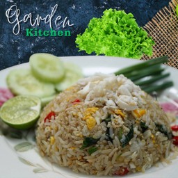 ข้าวผัดปูพริกขี้หนูโหระพา(ที่กลาง)