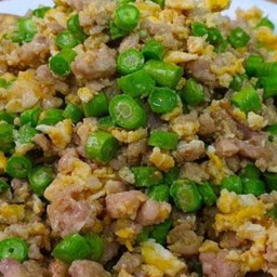 ข้าวหน้าหมูสับผัดไข่ใส่ถั่วฝักยาวซอย