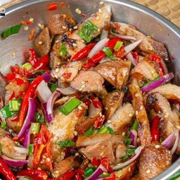 ยำ ยำ คอหมูย่าง