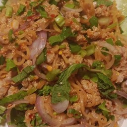 ลาบมาม่าหมูสับ