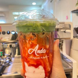 สตอเบอรี่มัทฉะเย็น