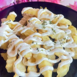 เฟรนช์ฟรายส์ราดซอสซาวครีมชีส