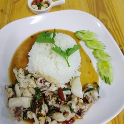 กะเพราปลาหมึก