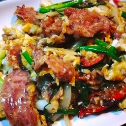 แหนมผัดไข่