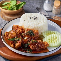 ข้าวไก่กรอบ ซอสกระเพรา