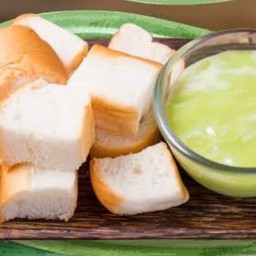 ปังนึ่งสังขยาใบเตย