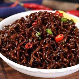 มาม่าเส้นดำ รสเผ็ด ไข่ ชีส  ไส้กรอก หมูกิมจิ