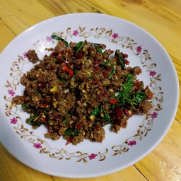 กะเพราเนื้อเป็นกับ