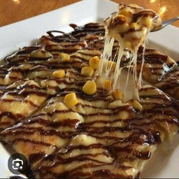 โรตีข้าวโพดหวาน นมข้นหวาน ช้อคโกแลต