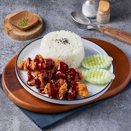 ข้าวไก่กรอบ ซอสเรดฮอท (สไตล์อเมริกัน)