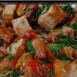 กะเพาหมูกรอบ(เป็นกับข้าว