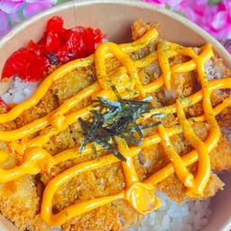 ข้าวหน้าหมูทงคัตสึราดชีสดิป