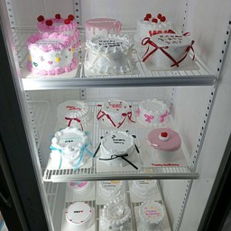 งานเค้กสุ่มเเละเทียน1แท่ง❌งดเลือกแบบ❌ไม่รับเขียนข้อความอ่านก่อนนะคะ🤗