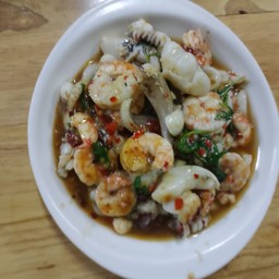 กะเพรากุ้งปลาหมึก