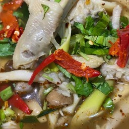 ต้มแซ่บตีนไก่