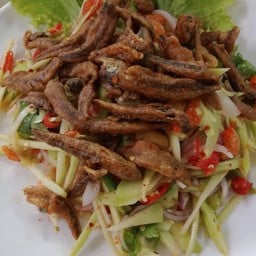 ยำมะม่วงปลากรอบ
