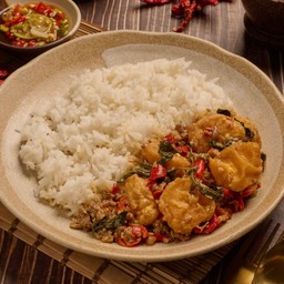 ไทยแท้กะเพราเต้าหู้ไข่ทอดหมูสับ