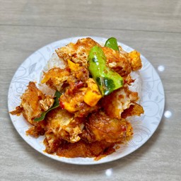 ไข่ดาวผัดพริกแกง