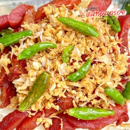 (กับข้าว) หมูแดดเดียว ทอดกระเทียมพริกสด 🌶️🧄 (หมูแดดฯ 120กรัม)