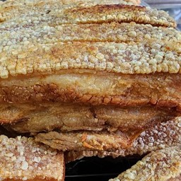 หมูกรอบ ต่อ 100 กรัม