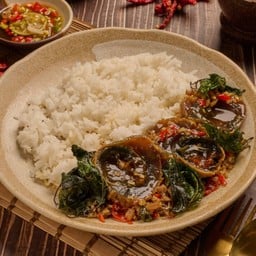 ไทยแท้กะเพราหมูสับไข่เยี่ยวม้ากะเพรากรอบ