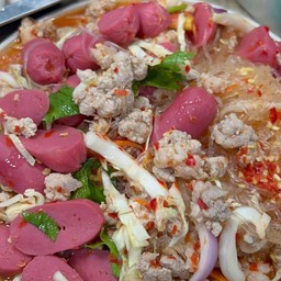 ยำวุ้นเส้น ใส่หมูสับ กรอกนมชมพู